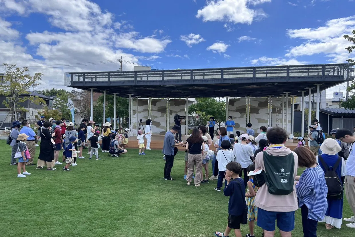 岡崎市、豊橋市の保険代理店、株式会社クワイエットが開催したぼうさいクエストの様子。たくさんの地域住民が訪れて、芝生の広場で防災についての催しに参加した。