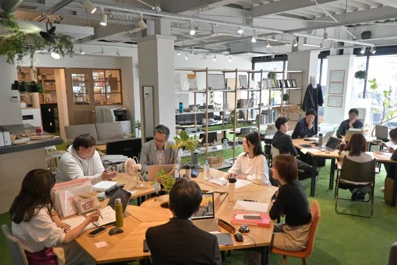 岡崎市、豊橋市の保険代理店、株式会社クワイエットの職場の様子